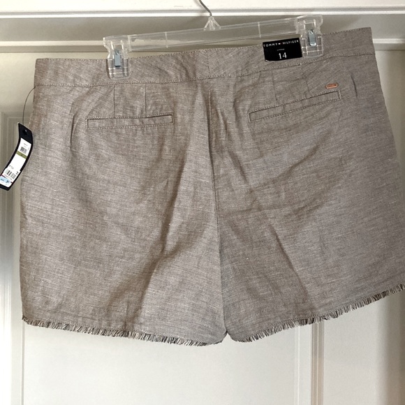 Sand colored Tommy Hilfiger shorts - Picture 2 of 3